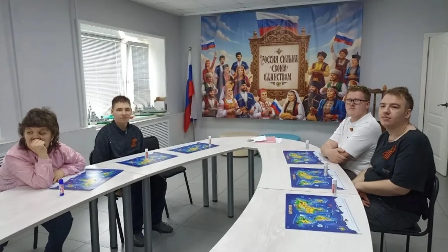 «Девятого мая пришла к нам Победа»: библиотека встречает членов Всероссийского общества инвалидов