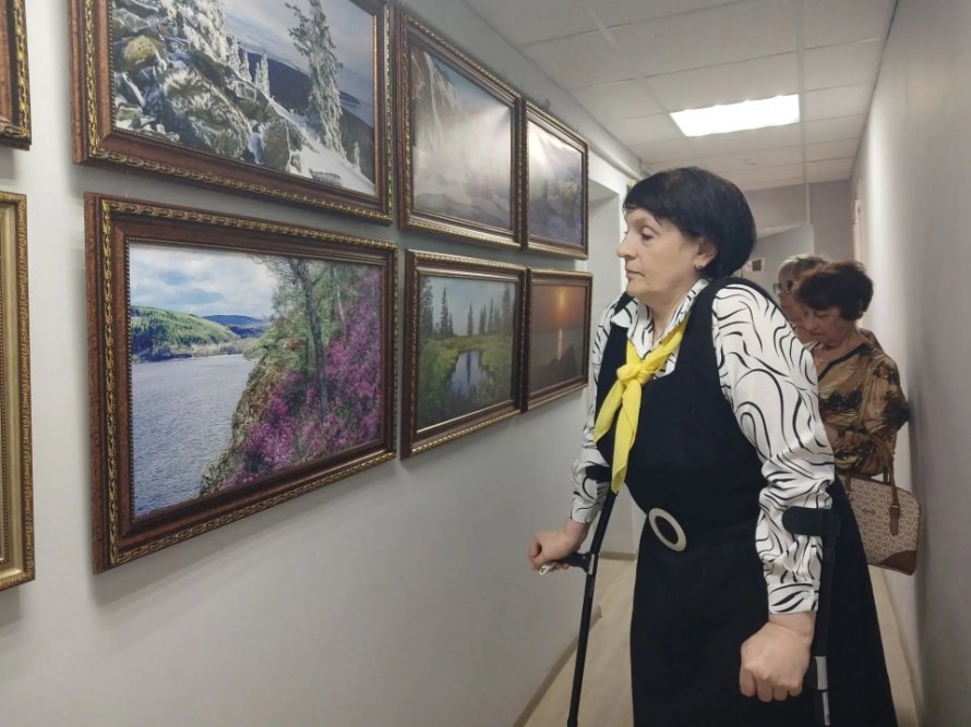 Первого июля представители отделения инвалидов Ванинского района посетили   центральную районную библиотеку п.Ванино, где состоялось торжественное открытие фотовыставки на холсте «Природа Татарского пролива». 