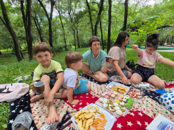 4.08 в парке Динамо прошел нейропикник на открытом воздухе для детей с особенностями.