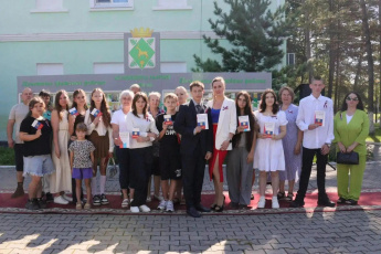 Особое внимание сегодня — нашим волонтерам. Активисты ВОИ района имени Лазо были удостоены почётных грамот за свою деятельность.  Помощь,  участие в жизни района и поддержка тех, кто в этом нуждается — это и есть истинный патриотизм. 