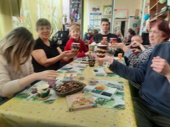 «Я леплю из пластилина…» — помните эту песню? Сегодня на мастер-классе мы её вспомнили и напевали, воскрешая в памяти слова.