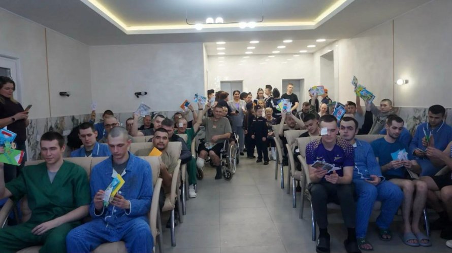   ВОИ района имени Лазо совместно с Советом Ветеранов, Движением Первых и школой с Георгиевка организовали и провели встречу с раненными бойцами в военном госпитале г. Хабаровска.