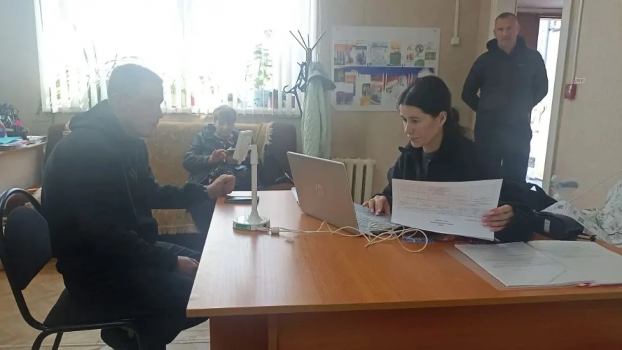 4 мая в офисе общественных организаций инвалидов Бикинского округа было особенно многолюдно. А причиной тому был приезд представителя торговой организации ООО" Инва-Тех" г. Хабаровска, Нагаева Евгения Эдуардовича и его помощницы.  Эта организация реализуе