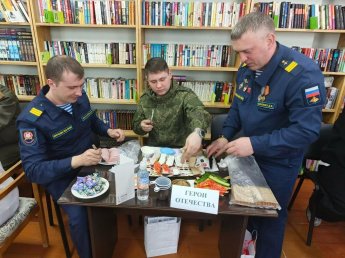 В канун праздника «День Защитника Отечества» члены общества инвалидов совместно с участником СВО Героем Востока - Борисенко Денисом приняли участие в мероприятии «Встреча поколений», которое проводилось на территории библиотеки п. Хор.
