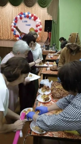 В честь Дня России в селе Георгиевка района имени Лазо прошел яркий и вкусный «Праздник русского пирога». Участницами кулинарного состязания стали хозяюшки из сел Георгиевка, Павленково, Васильевка, Марусино, а также поселков Переяславка и Хор.