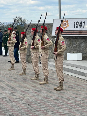 В Бикинском районе состоялось торжественное возложение венков к Мемориалу Боевой Славы