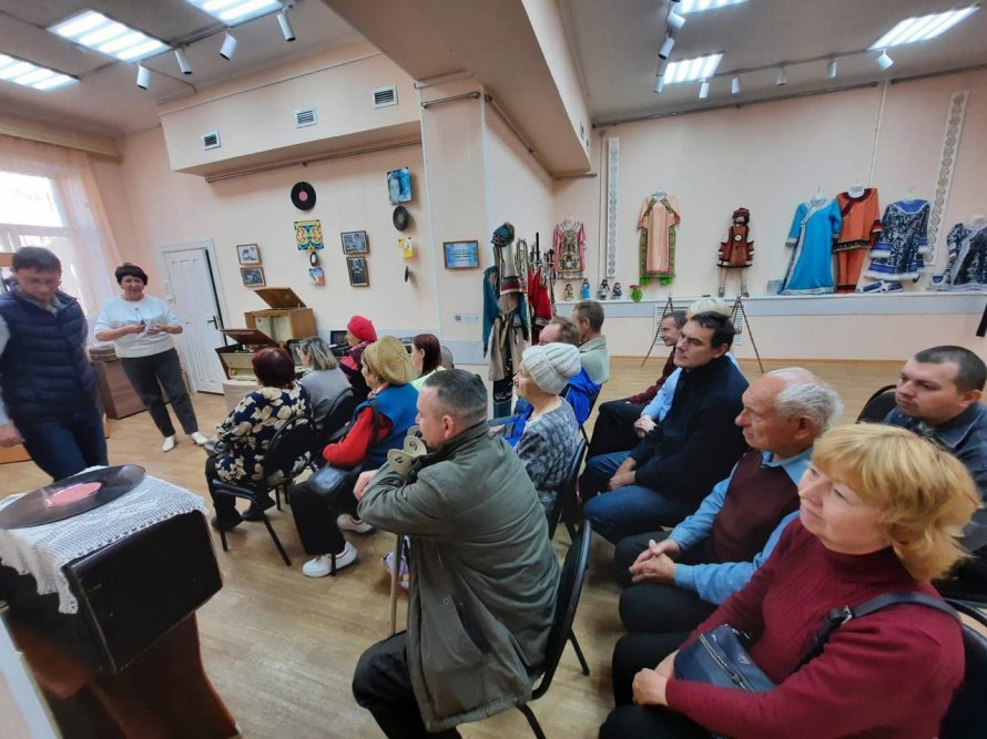 Путешествие в прошлое: "Мелодия старого звука"