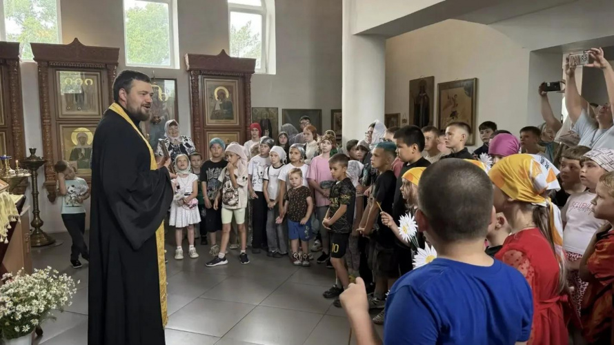   Общество инвалидов района имени Лазо совместно с Движением Первых и Иереем Максимом Комаровым - Храма иконы Божией Матери «Споручница грешных» 8 июля 2026 года, организовали детей в том числе инвалидов   мероприятие, чтобы они могли прикоснуться к исток