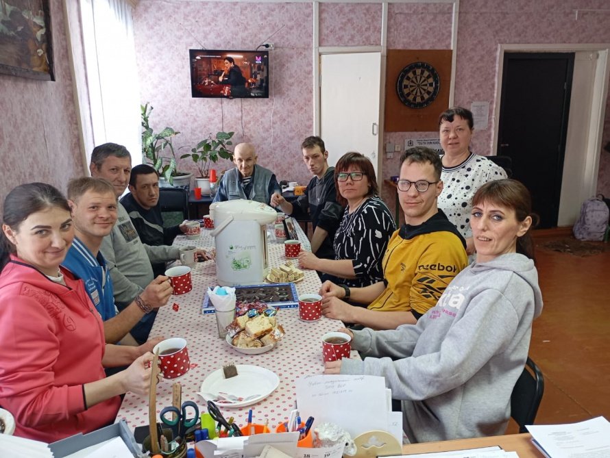 26 февраля,  в помещении Николаевского общества инвалидов,  состоялась дружеская встреча членов общества и подопечных психоневрологического интерната.
