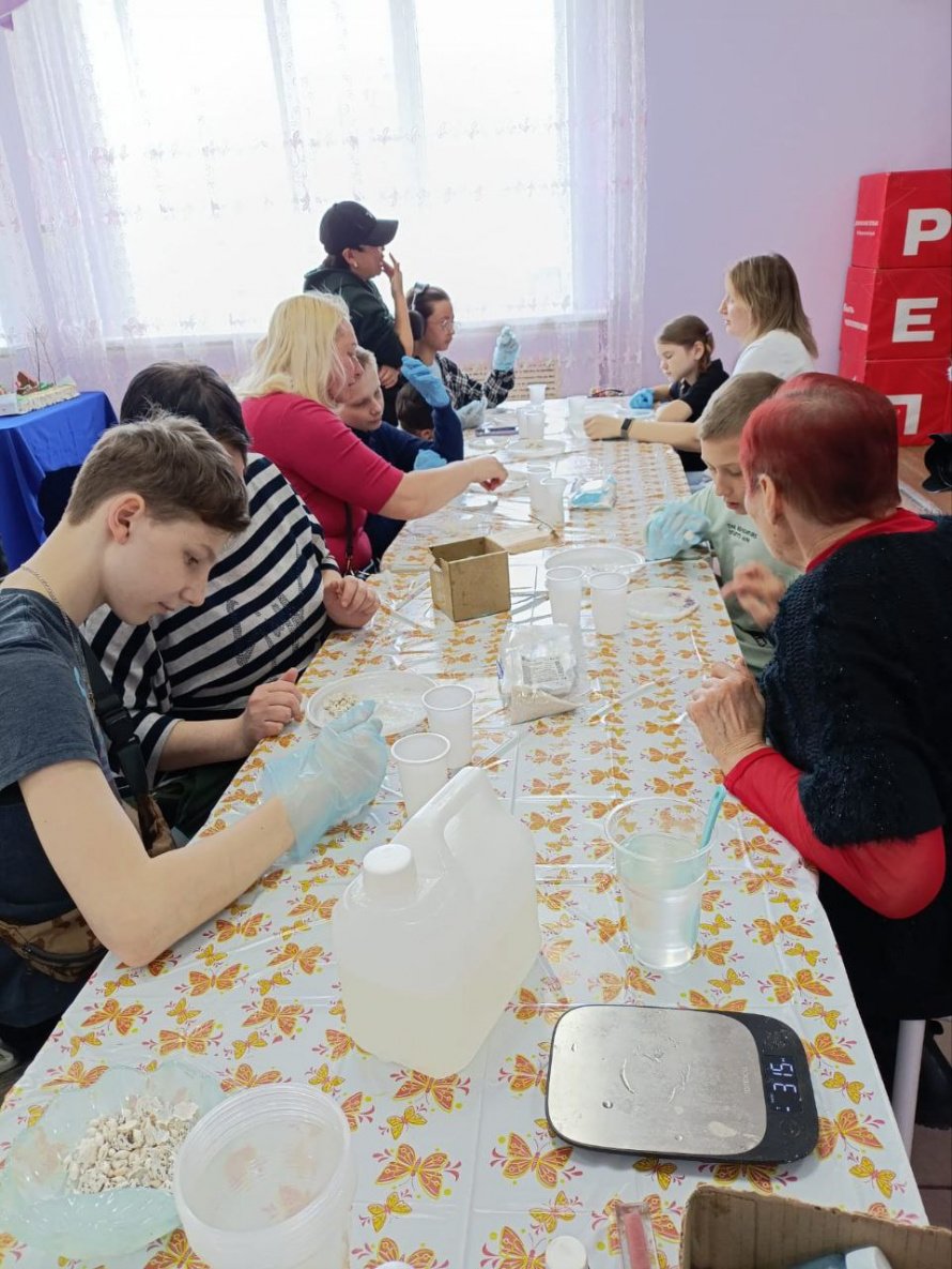 Творческий мастер-класс в рамках муниципального гранта"Будущее за нами" прошел в Управлении культуры,спорта и молодежной политики.