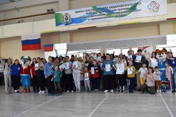 На территории г.Хабаровска впервые прошел первый открытый городской инклюзивный детский турнир по напольному керлингу "звездный путь". 