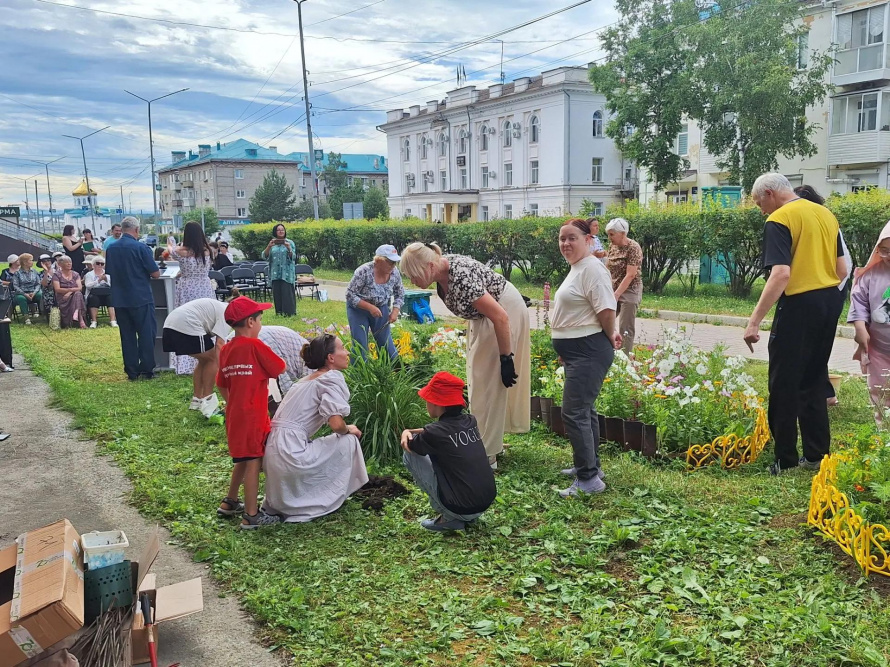 3 августа в зелёной зоне у Центральной районной библиотеки им. М. Горького прошёл поэтический праздник «ГОРЬКИЙFM: Цветочный сад поэзии»! 