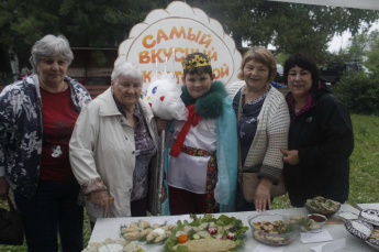 Ежегодный межпоселенческий фестиваль-ярмарка "Господин Вареник" прошел в прошлое воскресенье на площади у Дома культуры села Святогорье района имени Лазо.